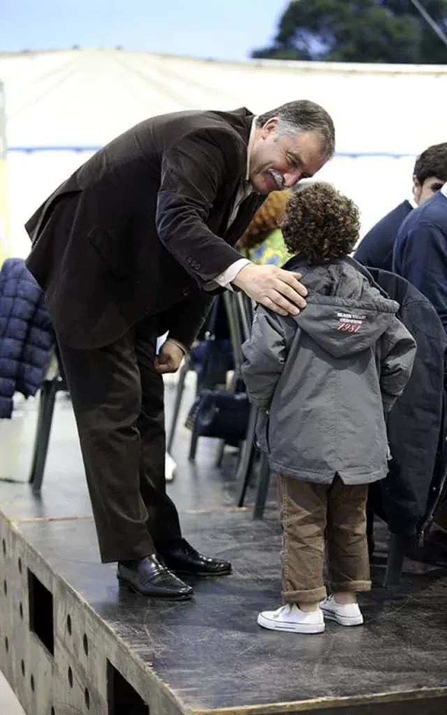 Gelo adoctrinando a un futuro votante