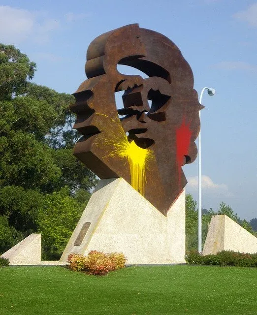 Estatua del Che